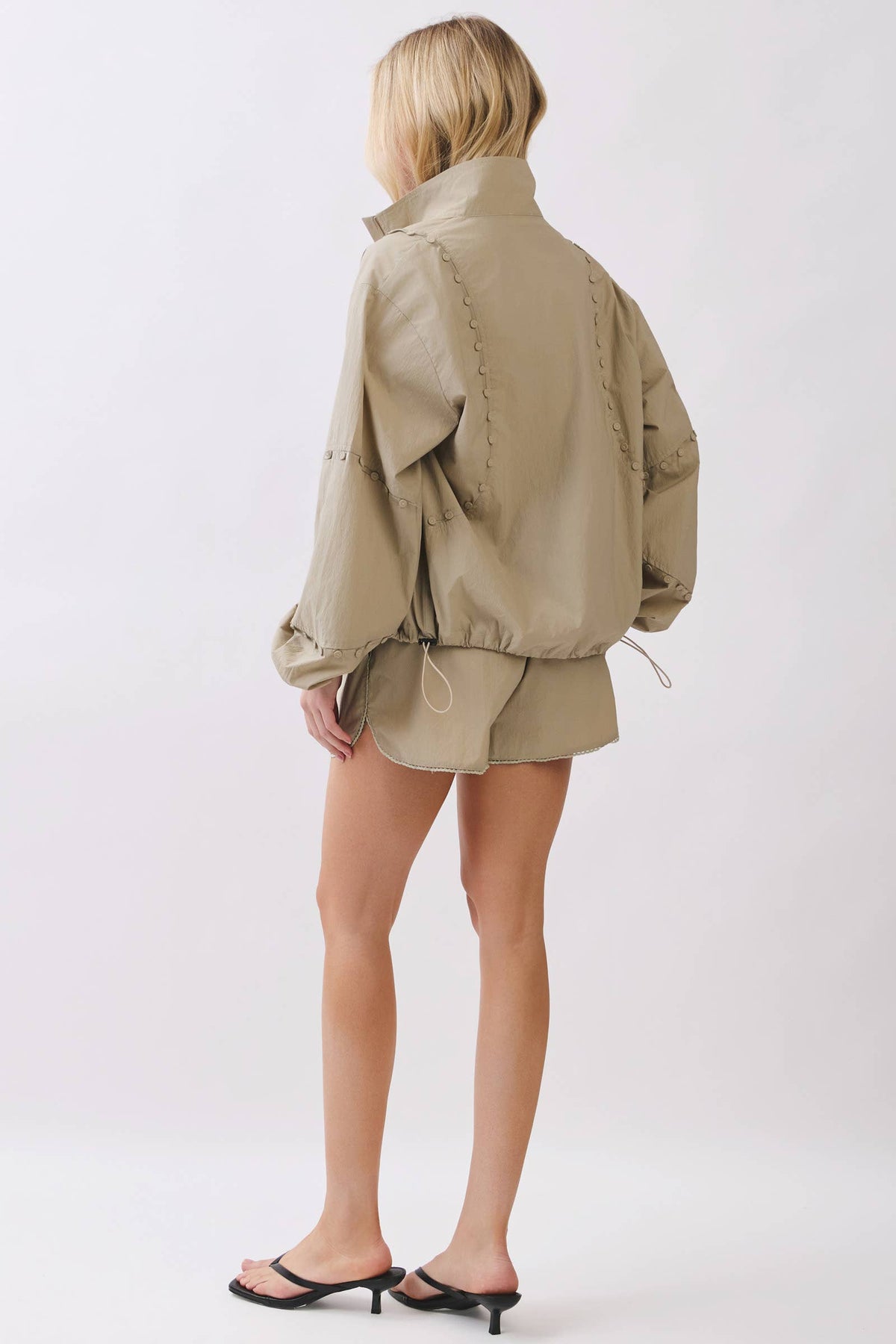 Contrast Trim Side Slit Pull-On Shorts RP177